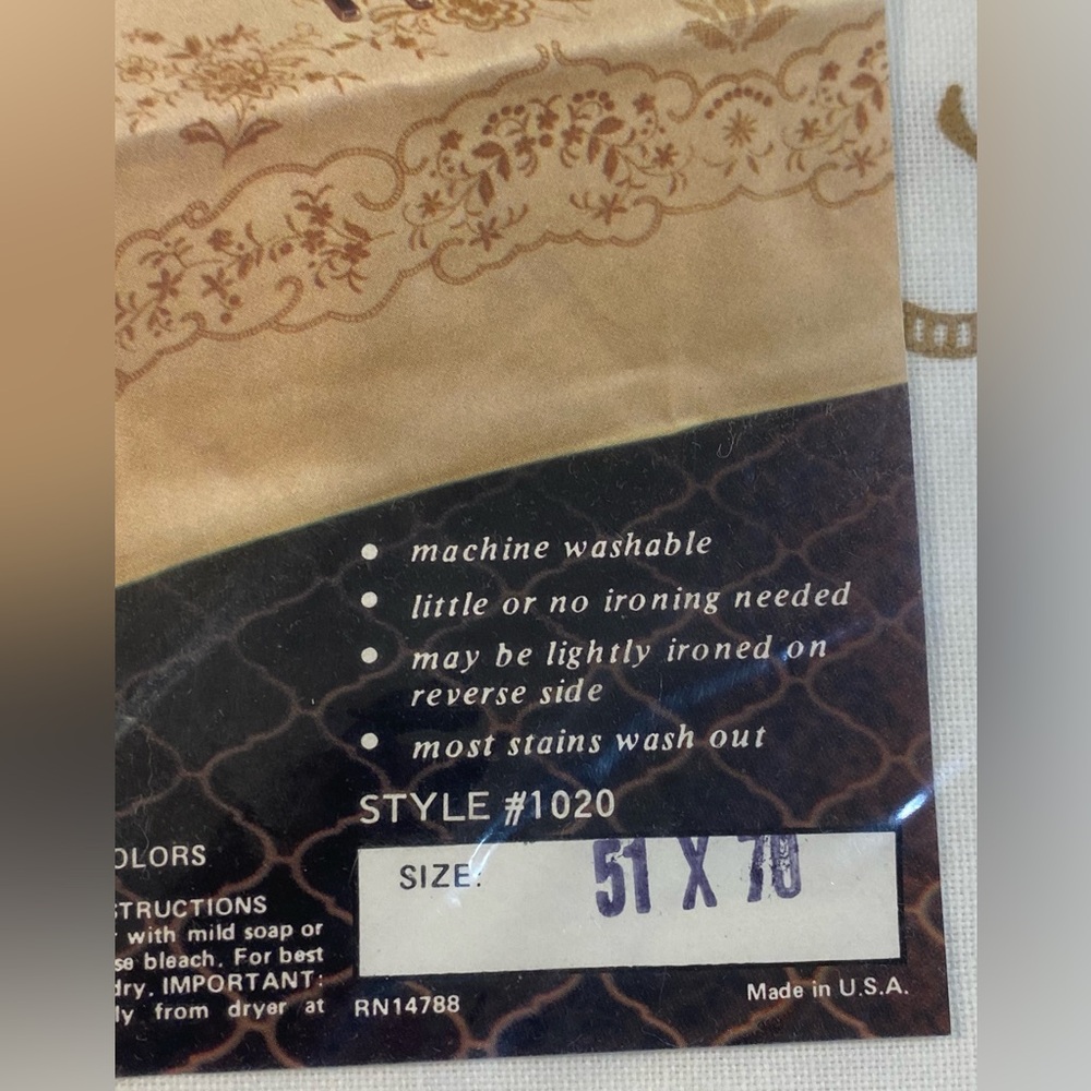VTG Madeira Table Linen 51 X 70 Cotton Poly Permanent Press Scotchguard Gold - Picture 5 of 8